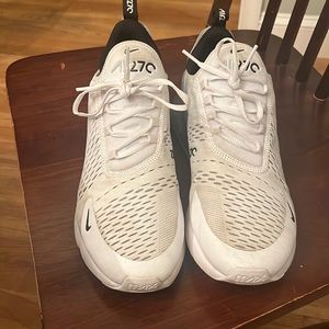 Air max 270’s size 11 men shoes lightly worn